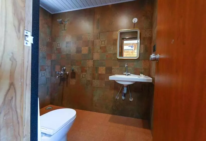Silent Retreat Ooty Pool Resort By Voye Homes