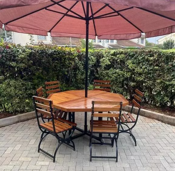 تختخواب و صبحانه Saruni Homes