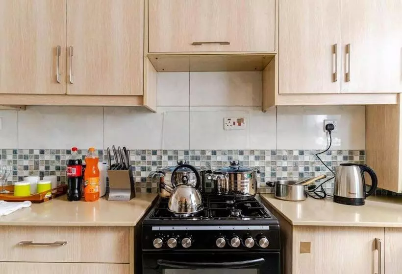 تختخواب و صبحانه Saruni Homes