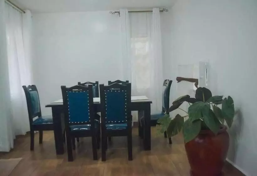 تختخواب و صبحانه Saruni Homes