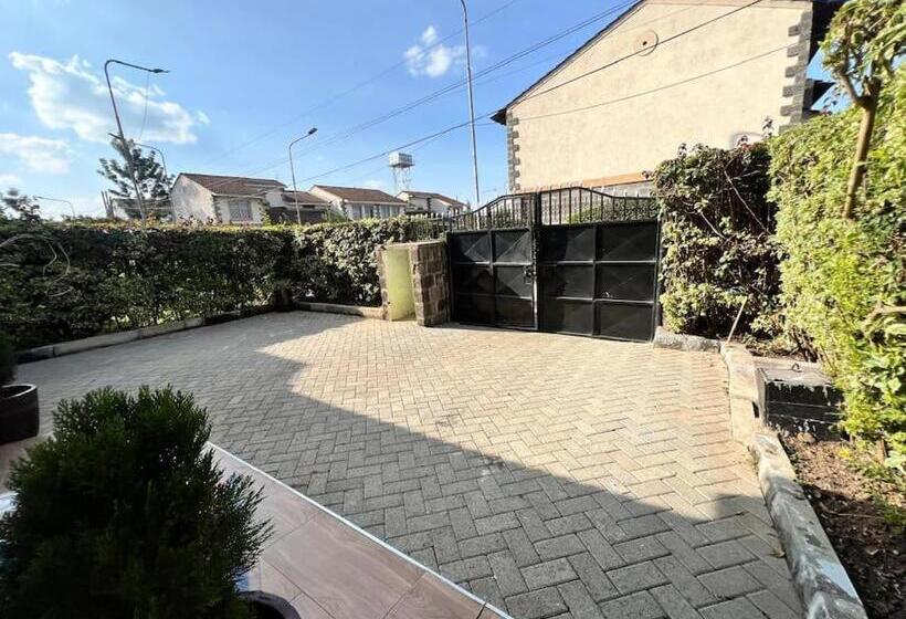 تختخواب و صبحانه Saruni Homes