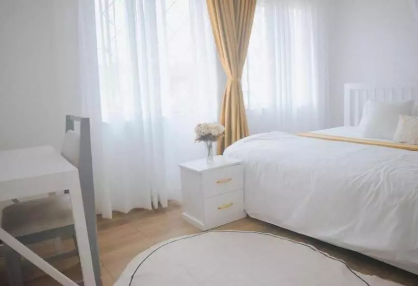 تختخواب و صبحانه Saruni Homes