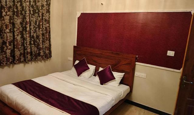 Отель Fabexpress A2p Palace Nr Botanical Garden