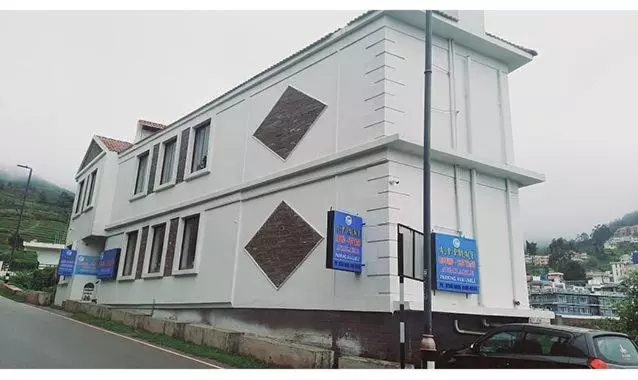 ホテル Fabexpress A2p Palace   Nr Botanical Garden