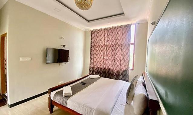 Отель Fabexpress A2p Palace Nr Botanical Garden