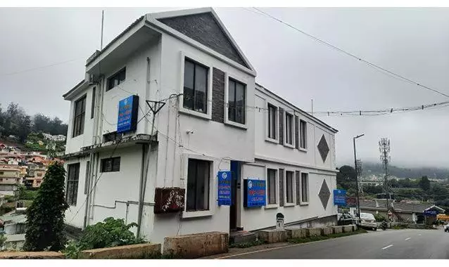 ホテル Fabexpress A2p Palace   Nr Botanical Garden