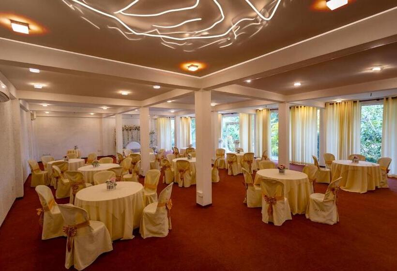 Hotel Green Path   Banquet Hall And Resort