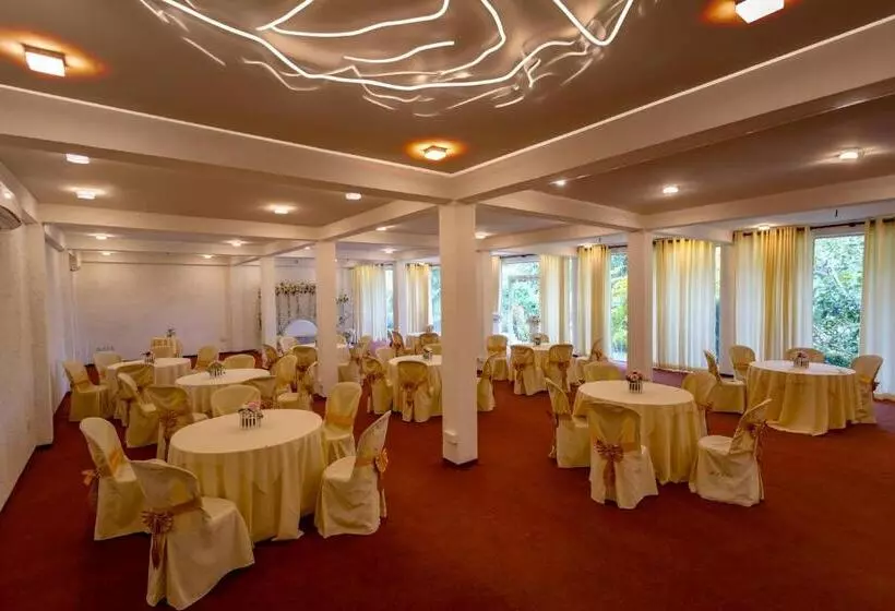 Hotelli Green Path Banquet Hall And Resort