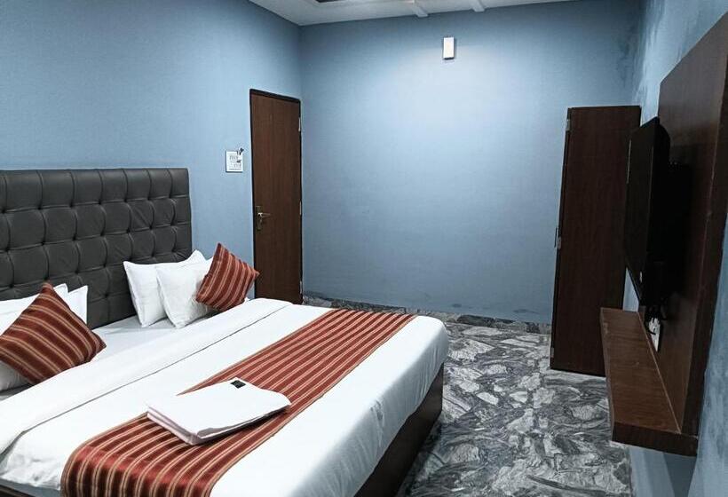 בית מלון כפרי Kamari Inn