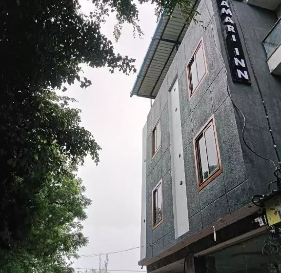 ホテル Kamari Inn