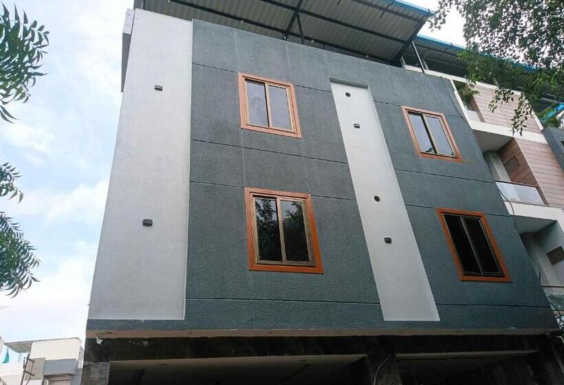 בית מלון כפרי Kamari Inn