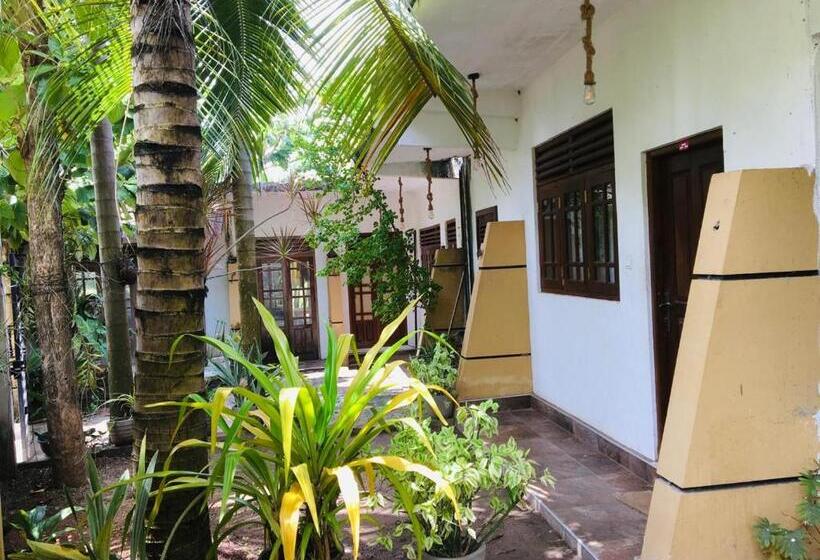 بنسيون Ceylonia Airport Transit