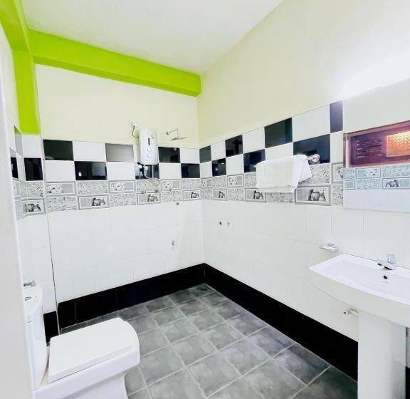 بنسيون Ceylonia Airport Transit