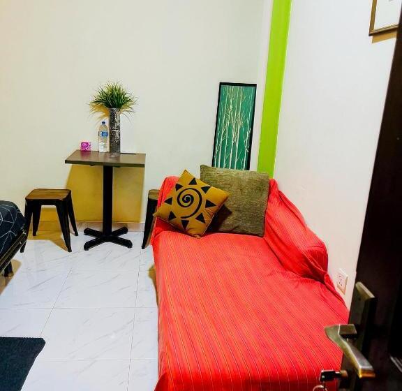 بنسيون Ceylonia Airport Transit