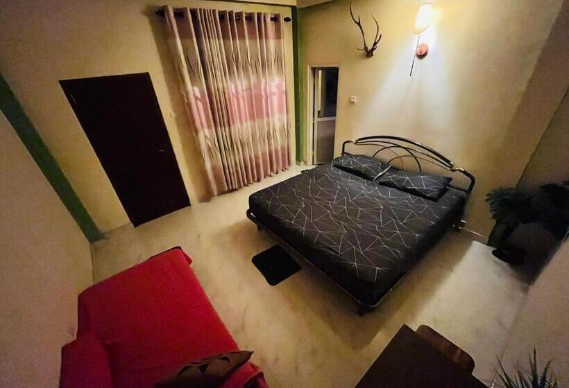 بنسيون Ceylonia Airport Transit