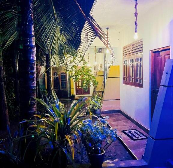 بنسيون Ceylonia Airport Transit