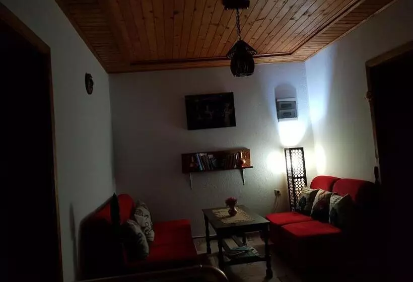 پانسیون Guesthouse   Roof