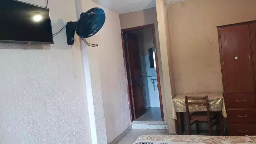 ペンション Hostal Los Anturios