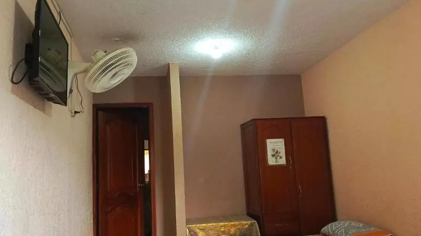 ペンション Hostal Los Anturios