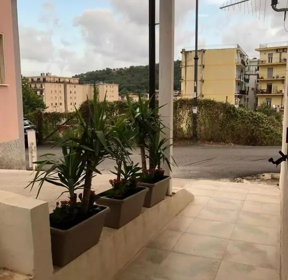 پانسیون Komodo Rooms