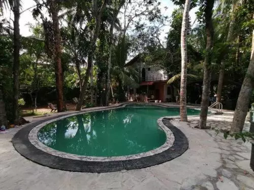 پانسیون Shadow Villa