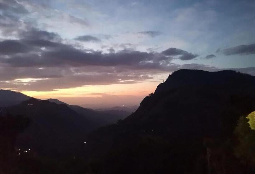 Pensió Shadow Villa