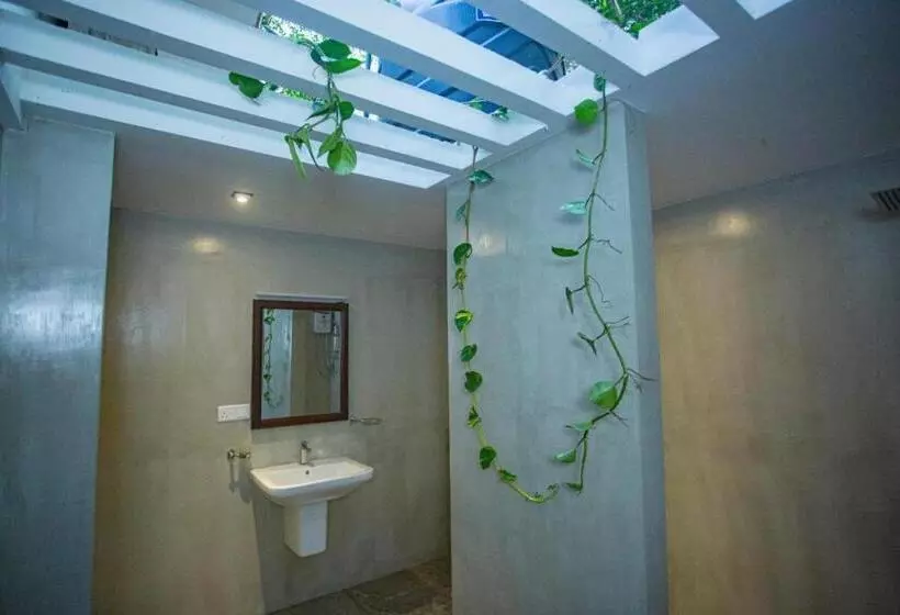 پانسیون Shadow Villa
