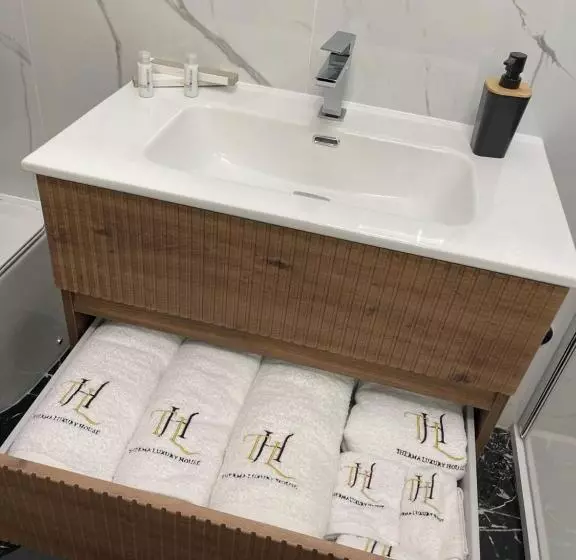 Aamiaismajoitus (B&B) Therma Luxury House