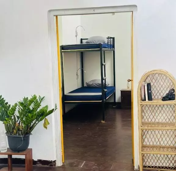 Happy Bunk Hostel Weligama