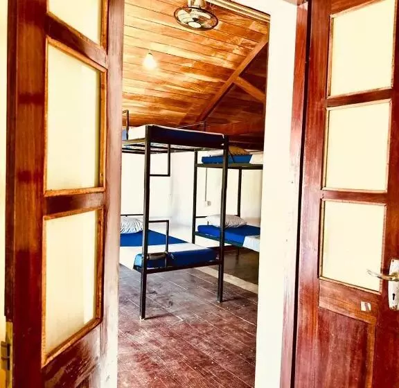 Happy Bunk Hostel Weligama