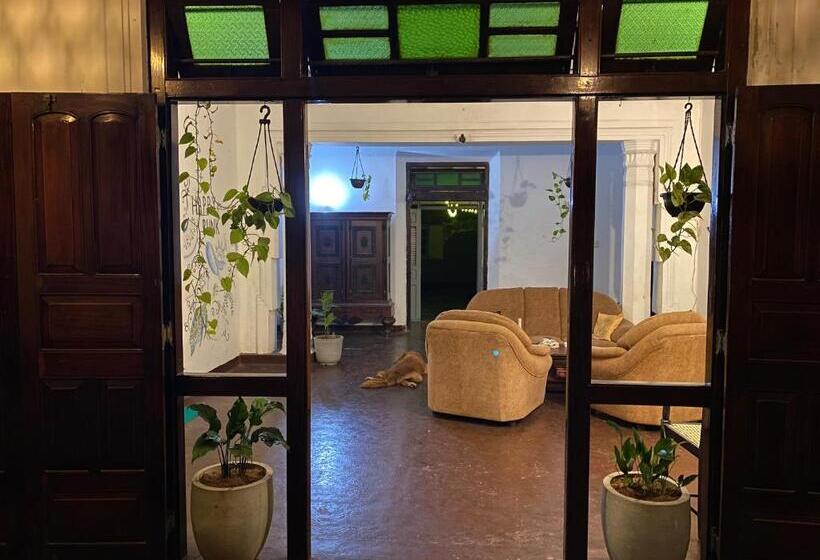 Happy Bunk Hostel Weligama