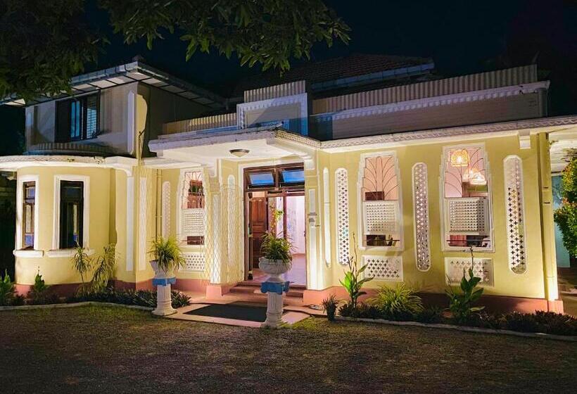 Happy Bunk Hostel Weligama