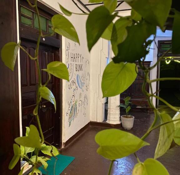 Happy Bunk Hostel Weligama