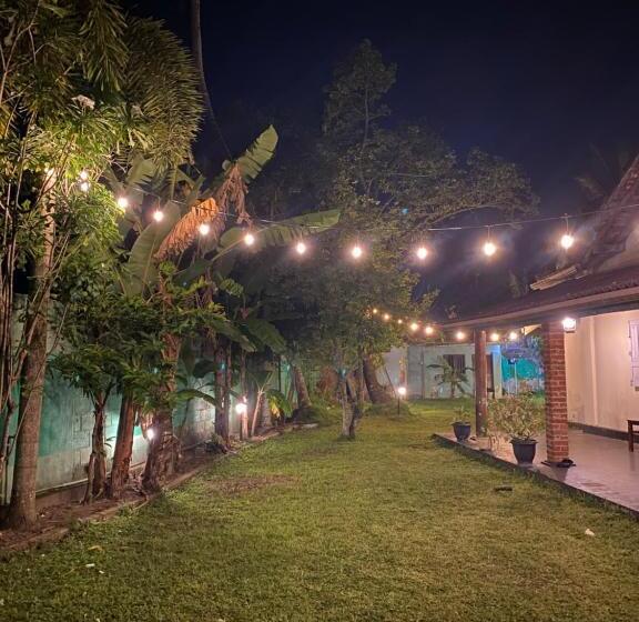 Happy Bunk Hostel Weligama