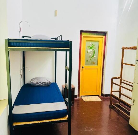 Happy Bunk Hostel Weligama
