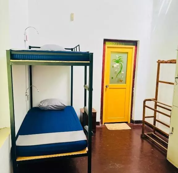 Happy Bunk Hostel Weligama