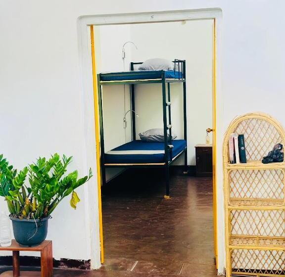 Happy Bunk Hostel Weligama