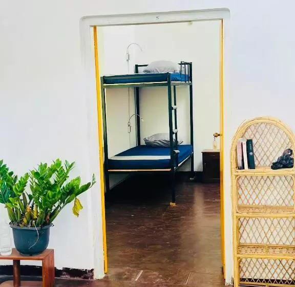 Happy Bunk Hostel Weligama
