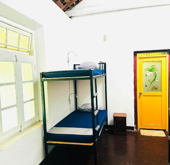 Happy Bunk Hostel Weligama