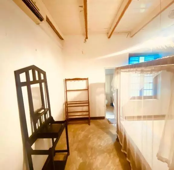 Happy Bunk Hostel Weligama