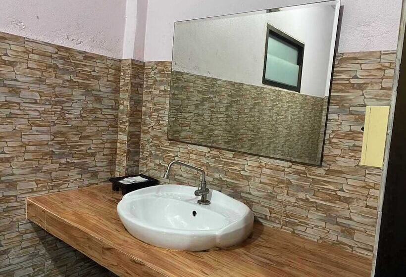 هتل Oyo 75524 Sk Resort