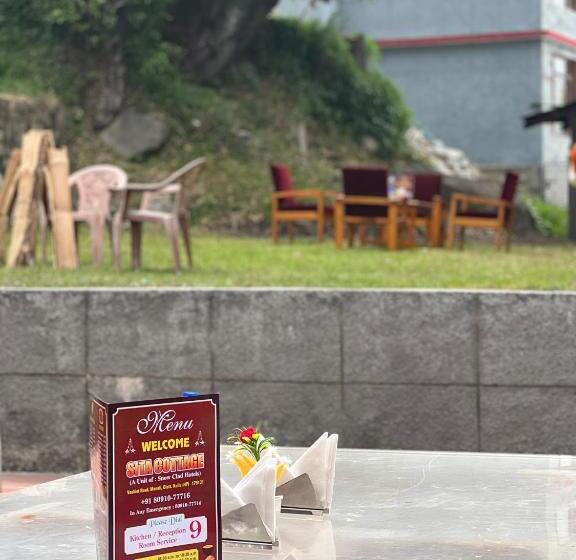 هتل Urban Tadka Guest House