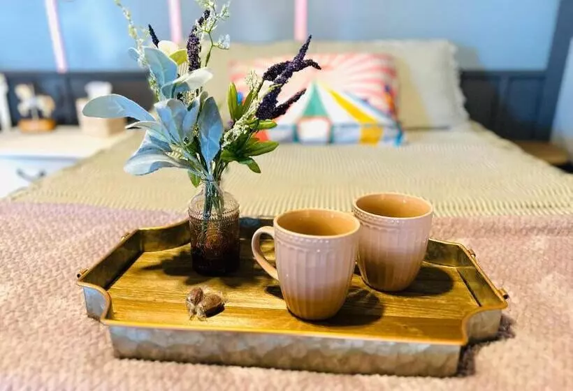 ペンション Acorn Hideaways Canton Nostalgic Family Sized Suite, Sleeps 5