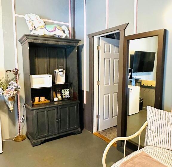 ペンション Acorn Hideaways Canton Nostalgic Family Sized Suite, Sleeps 5