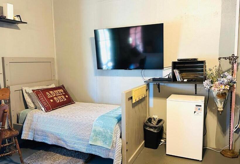 ペンション Acorn Hideaways Canton Nostalgic Family Sized Suite, Sleeps 5