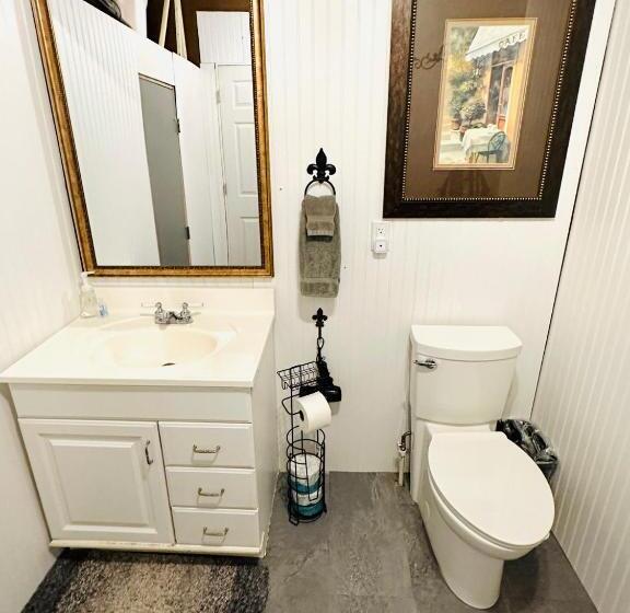 ペンション Acorn Hideaways Canton Nostalgic Family Sized Suite, Sleeps 5