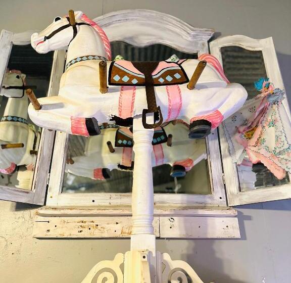 ペンション Acorn Hideaways Canton Nostalgic Family Sized Suite, Sleeps 5