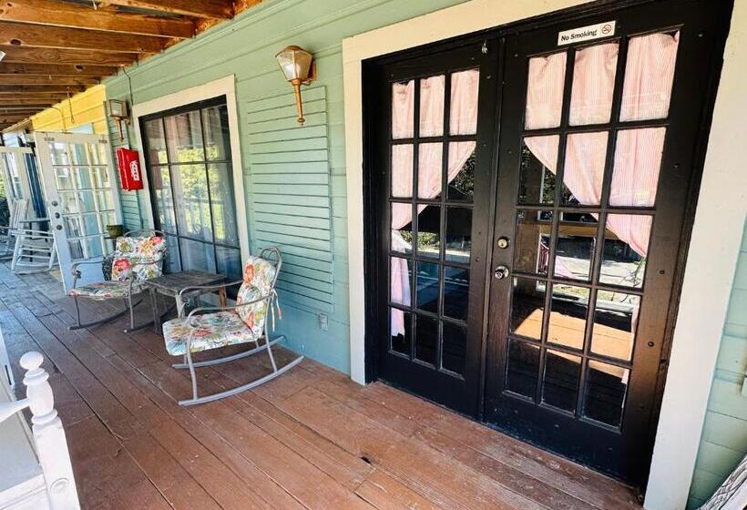 ペンション Acorn Hideaways Canton Nostalgic Family Sized Suite, Sleeps 5