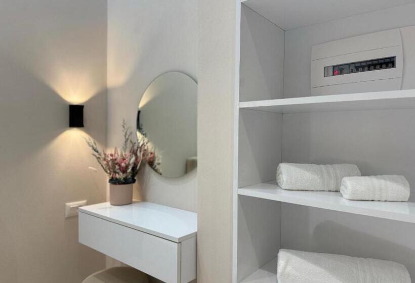 بنسيون Aloju Rooms