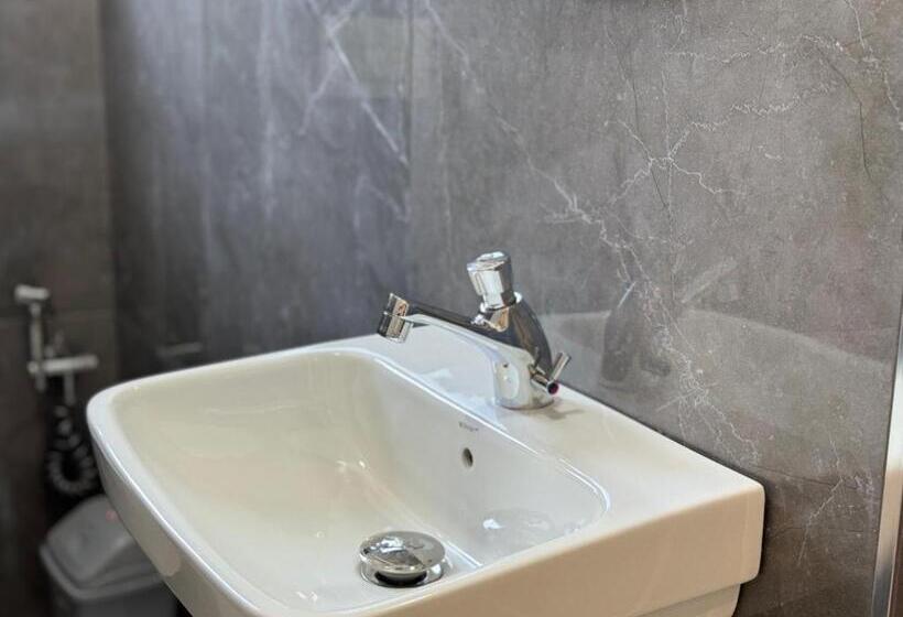 بنسيون Aloju Rooms